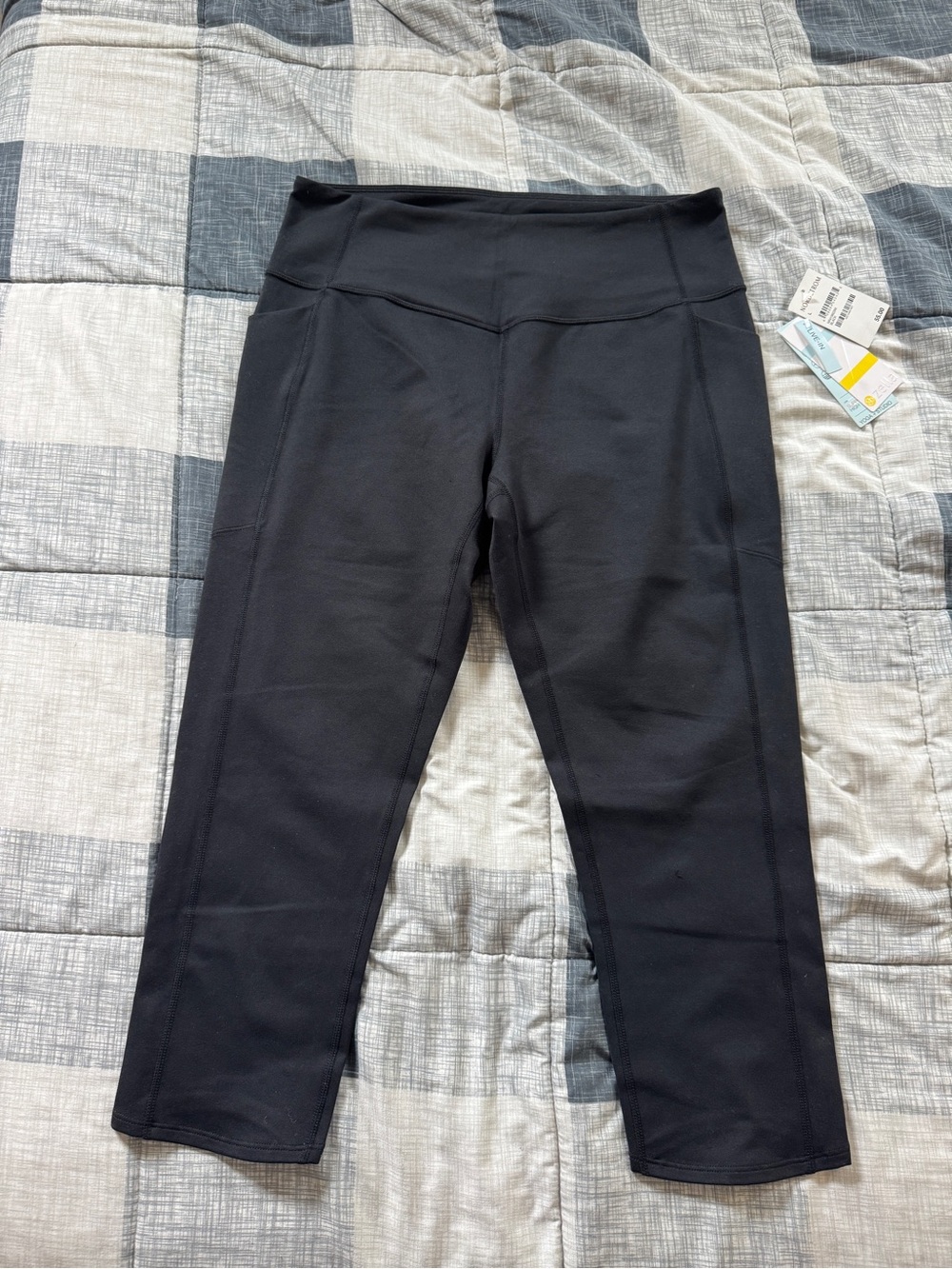 Zella Black Cropped High-Rise Performance Capri